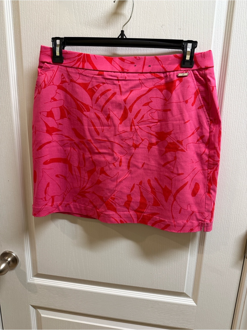 Rafaella Hot Pink with Red Leaf Print Skort - Picture 1 of 3